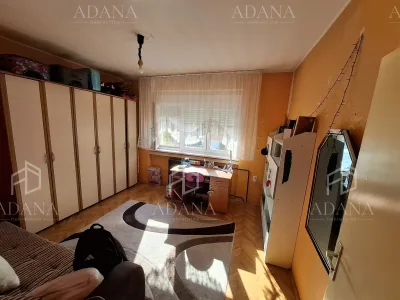 Samostalna kuća sa dva stana i voćnjakom, Gradske lokacije - slika 16
