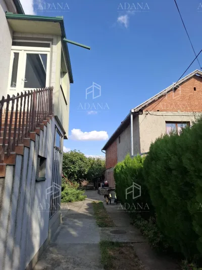 Samostalna kuća sa dva stana i voćnjakom, Gradske lokacije - slika 4