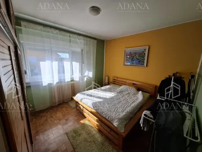 Samostalna kuća sa dva stana i voćnjakom, Gradske lokacije - slika 15