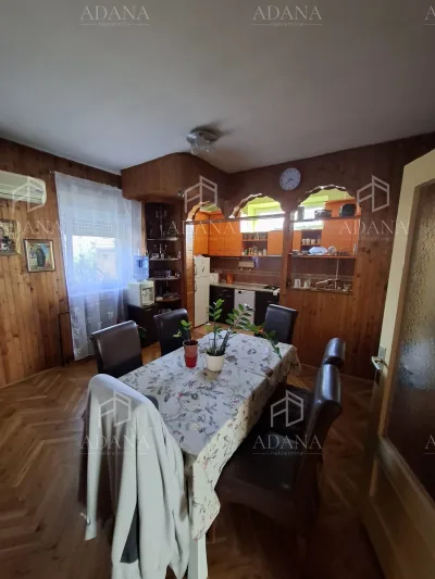 Samostalna kuća sa dva stana i voćnjakom, Gradske lokacije - slika 12