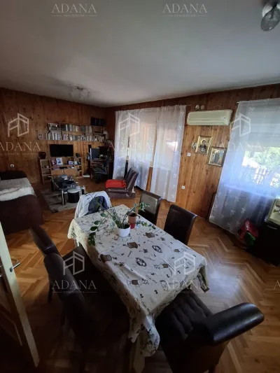 Samostalna kuća sa dva stana i voćnjakom, Gradske lokacije - slika 11