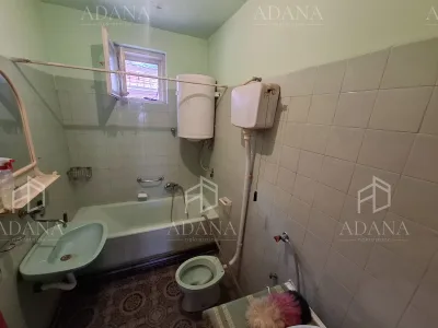 Samostalna kuća sa dva stana i voćnjakom, Gradske lokacije - slika 22