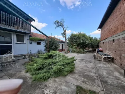Samostalna kuća sa dva stana i voćnjakom, Gradske lokacije - slika 6