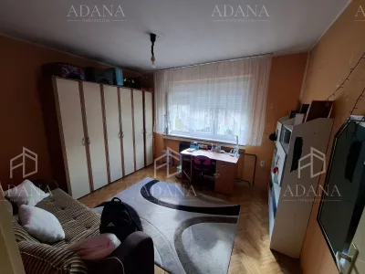 Samostalna kuća sa dva stana i voćnjakom, Gradske lokacije - slika 21