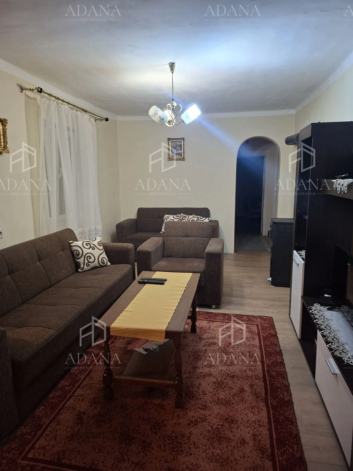 Trosobna prizemna kuća 80 m² sa započetim objektom, Duvanika